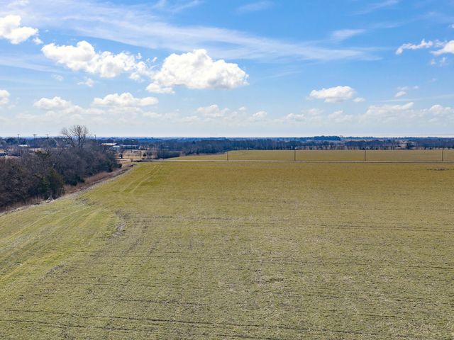 000 Young Street, Italy, TX 76651