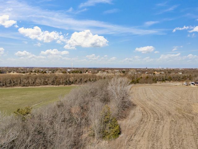 000 Young Street, Italy, TX 76651