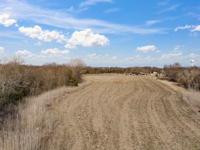 000 Young Street, Italy, TX 76651