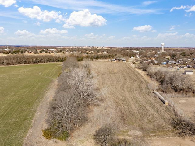 000 Young Street, Italy, TX 76651