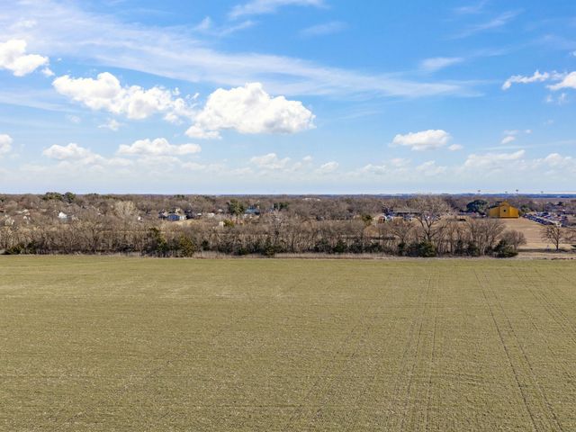 000 Young Street, Italy, TX 76651