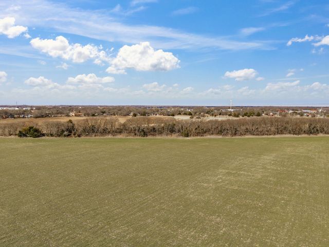 000 Young Street, Italy, TX 76651