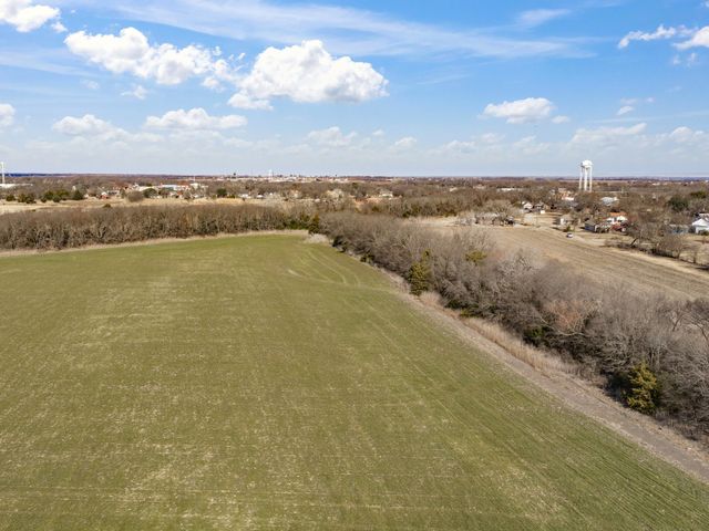 000 Young Street, Italy, TX 76651