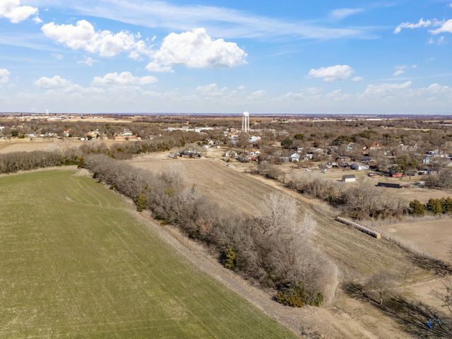000 Young Street, Italy, TX 76651