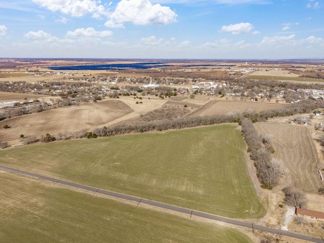 000 Young Street, Italy, TX 76651