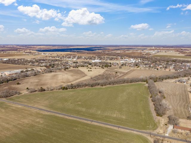 000 Young Street, Italy, TX 76651