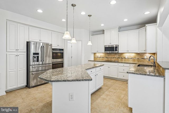 818 N AIKENS TAVERN CT, Newark, DE 19702