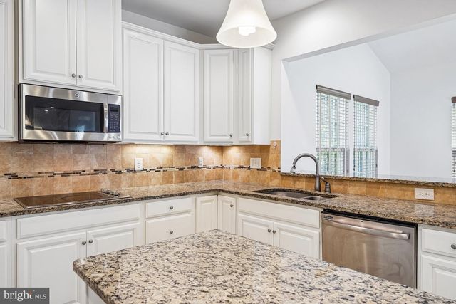 818 N AIKENS TAVERN CT, Newark, DE 19702