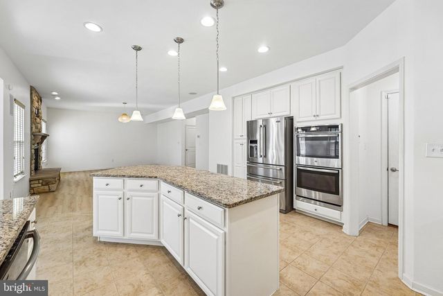 818 N AIKENS TAVERN CT, Newark, DE 19702