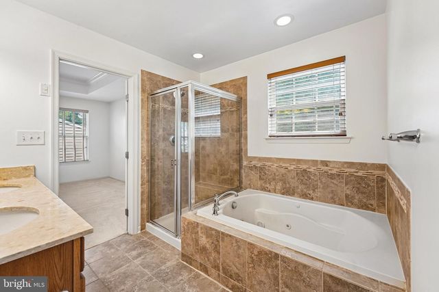 818 N AIKENS TAVERN CT, Newark, DE 19702