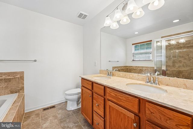 818 N AIKENS TAVERN CT, Newark, DE 19702