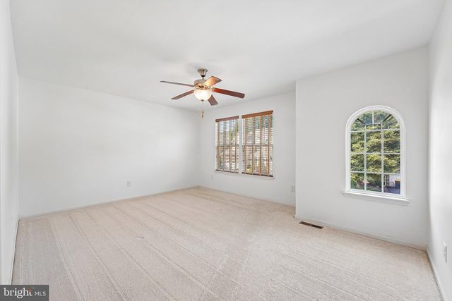 818 N AIKENS TAVERN CT, Newark, DE 19702