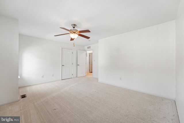 818 N AIKENS TAVERN CT, Newark, DE 19702