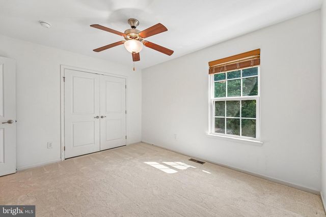 818 N AIKENS TAVERN CT, Newark, DE 19702