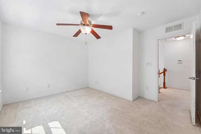 818 N AIKENS TAVERN CT, Newark, DE 19702