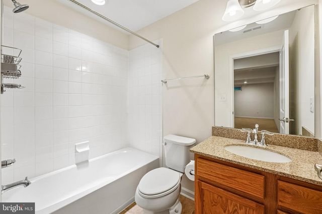 818 N AIKENS TAVERN CT, Newark, DE 19702