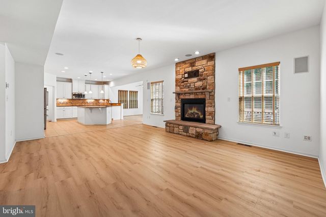 818 N AIKENS TAVERN CT, Newark, DE 19702