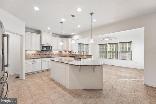 818 N AIKENS TAVERN CT, Newark, DE 19702