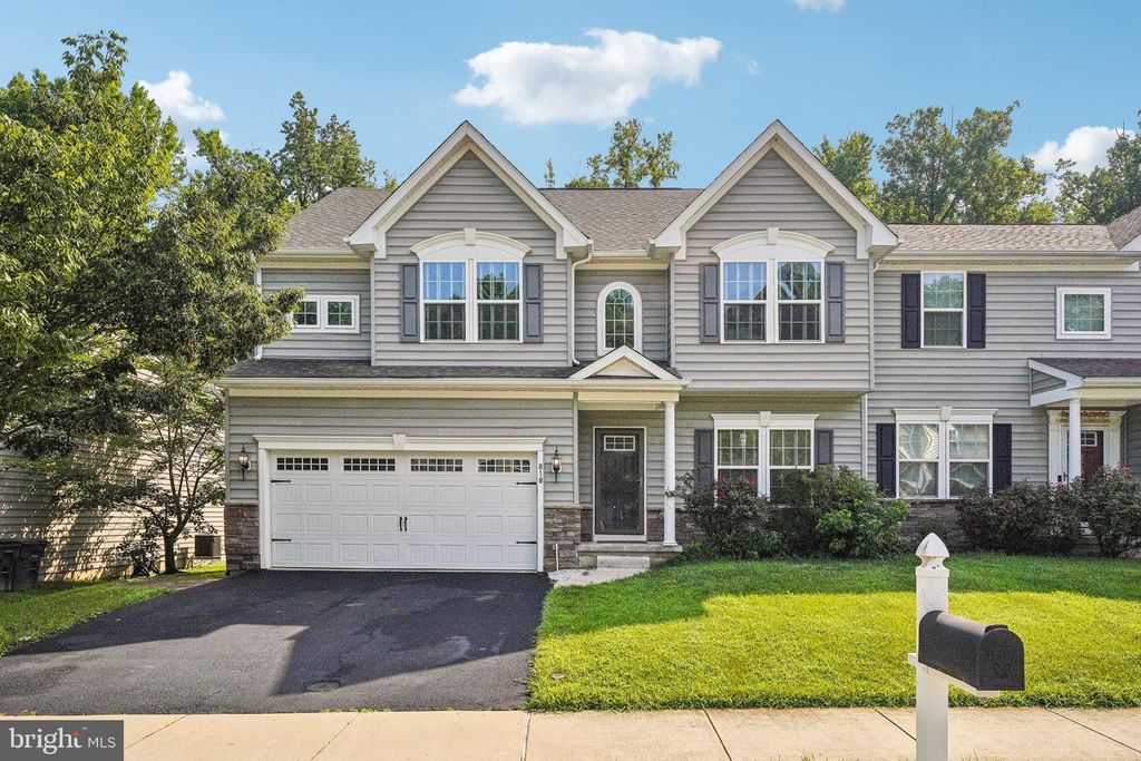 818 N AIKENS TAVERN CT, Newark, DE 19702
