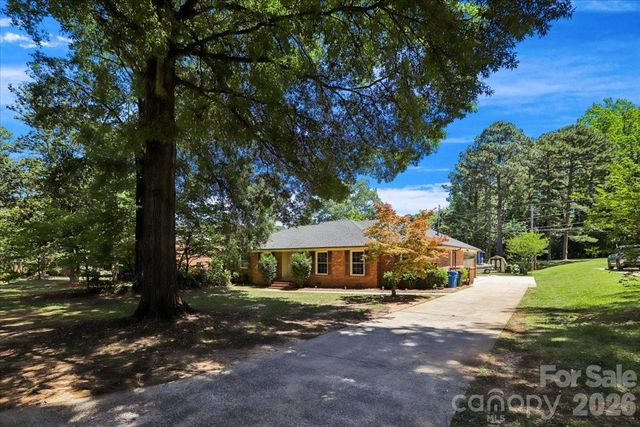 13507 Four Oaks Lane, Matthews, NC 28105