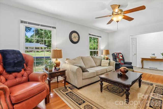 13507 Four Oaks Lane, Matthews, NC 28105