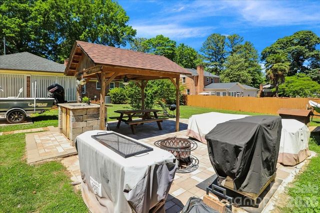 13507 Four Oaks Lane, Matthews, NC 28105