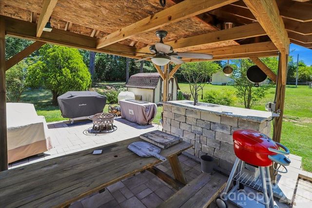 13507 Four Oaks Lane, Matthews, NC 28105