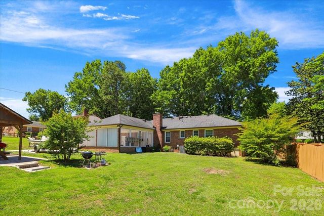 13507 Four Oaks Lane, Matthews, NC 28105