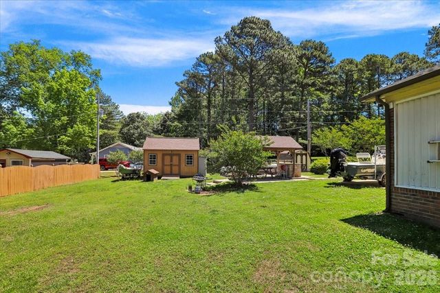 13507 Four Oaks Lane, Matthews, NC 28105