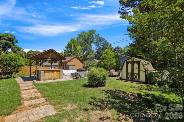 13507 Four Oaks Lane, Matthews, NC 28105