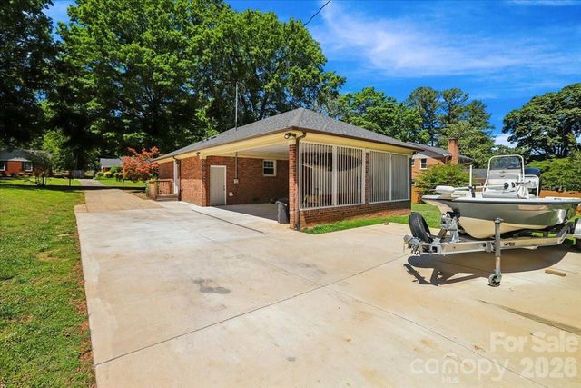 13507 Four Oaks Lane, Matthews, NC 28105