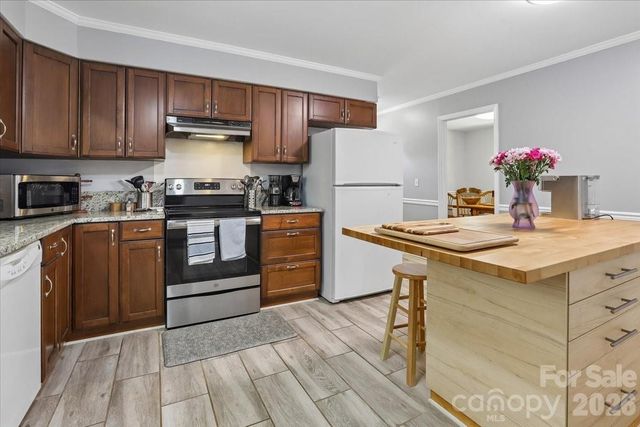 13507 Four Oaks Lane, Matthews, NC 28105