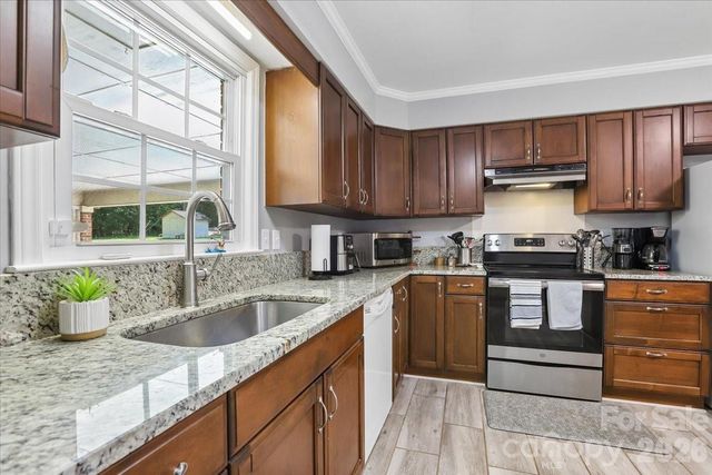 13507 Four Oaks Lane, Matthews, NC 28105