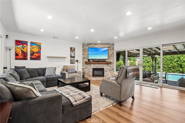 18937 Sylvan Street, Tarzana, CA 91335
