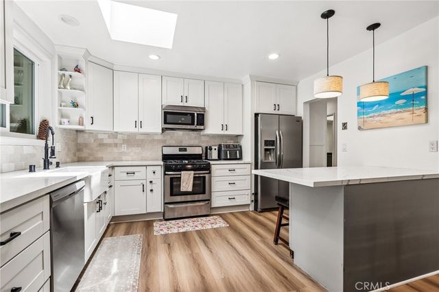 18937 Sylvan Street, Tarzana, CA 91335