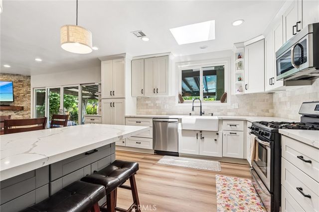 18937 Sylvan Street, Tarzana, CA 91335