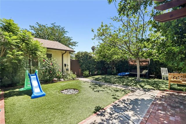 18937 Sylvan Street, Tarzana, CA 91335