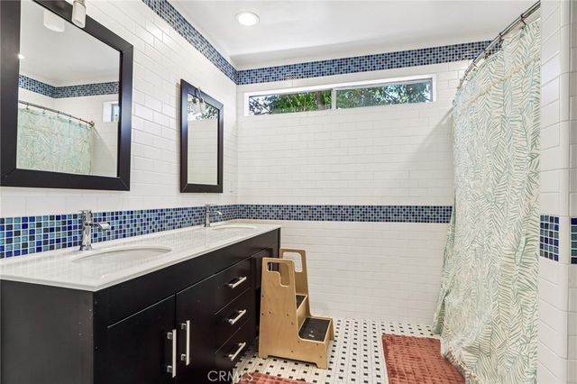 18937 Sylvan Street, Tarzana, CA 91335