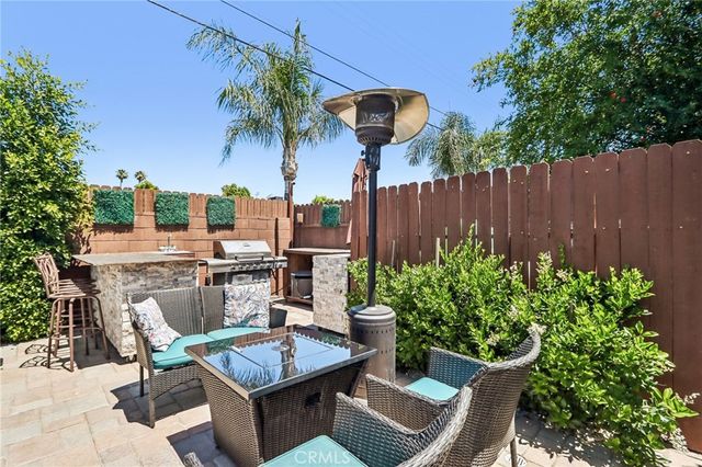 18937 Sylvan Street, Tarzana, CA 91335