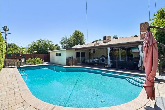 18937 Sylvan Street, Tarzana, CA 91335