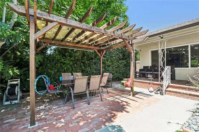 18937 Sylvan Street, Tarzana, CA 91335