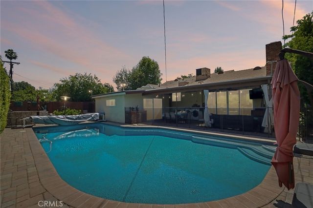 18937 Sylvan Street, Tarzana, CA 91335