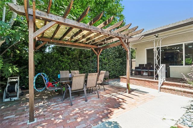 18937 Sylvan Street, Tarzana, CA 91335