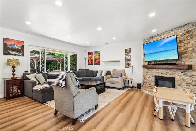 18937 Sylvan Street, Tarzana, CA 91335