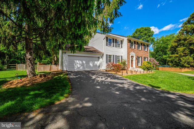 9220 BURNETTA DR, Annandale, VA 22003