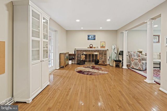 9220 BURNETTA DR, Annandale, VA 22003