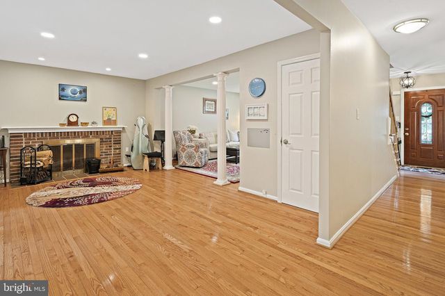 9220 BURNETTA DR, Annandale, VA 22003