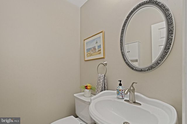 9220 BURNETTA DR, Annandale, VA 22003