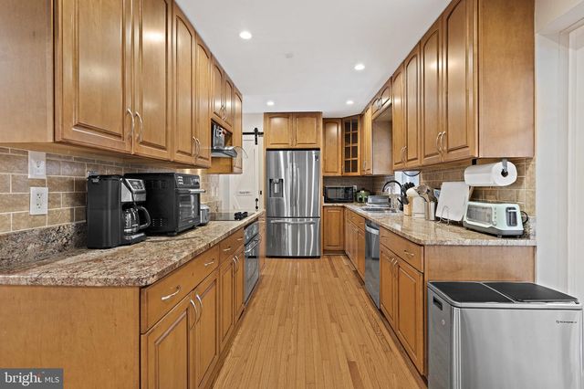 9220 BURNETTA DR, Annandale, VA 22003
