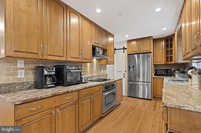 9220 BURNETTA DR, Annandale, VA 22003